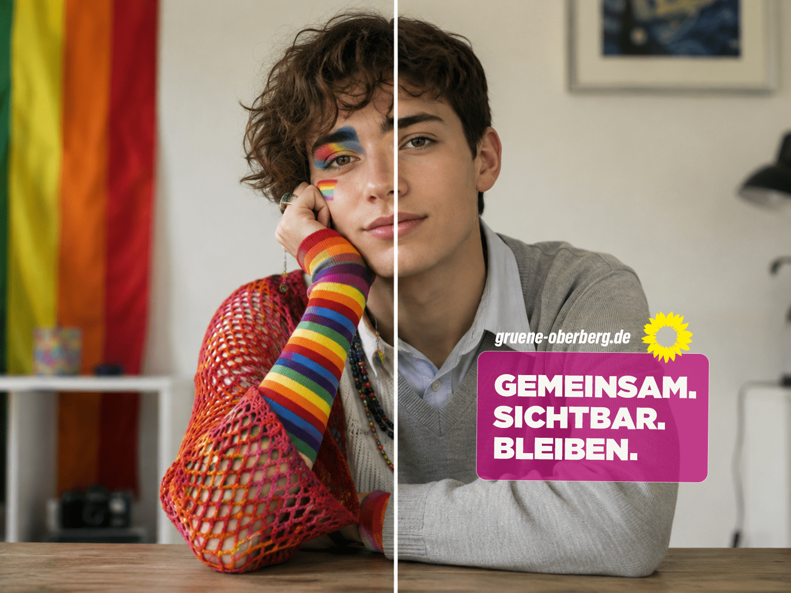 Geteiltes Porträt eines jungen Menschen: links bunt und sichtbar queer mit Regenbogen-Make-up, rechts zurückhaltend gekleidet. Text: „Gemeinsam. Sichtbar. Bleiben.“